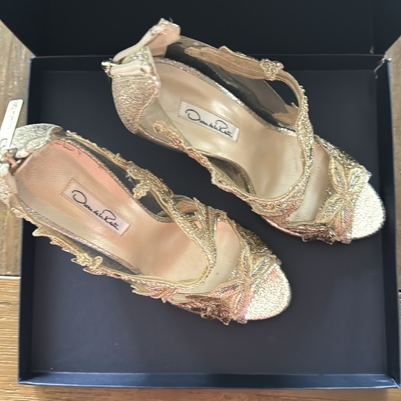 Oscar De La Renta Smoke Ambria shoe - Picture 2 of 5